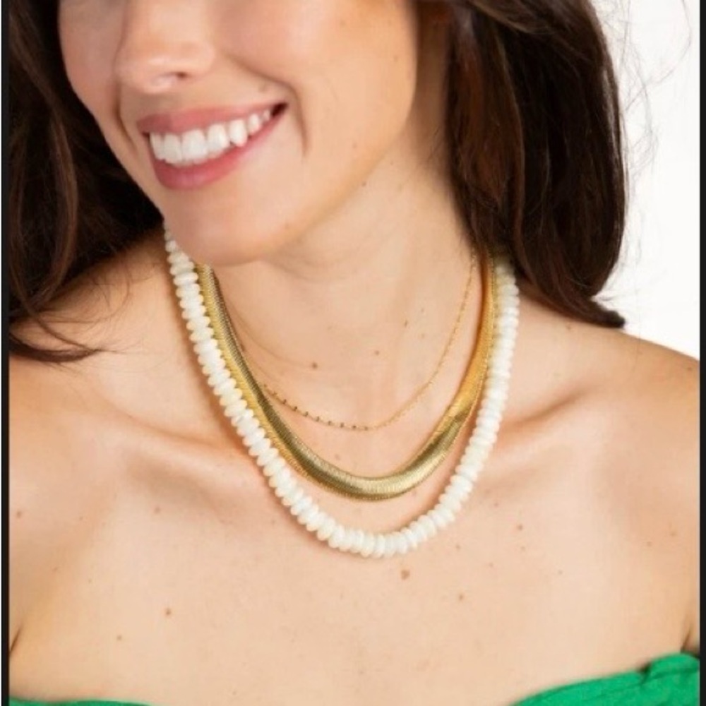 Allie & Bess Nora 16” Necklace w/ 3”Extender. 10mm Opal Shell beads Never Worn!